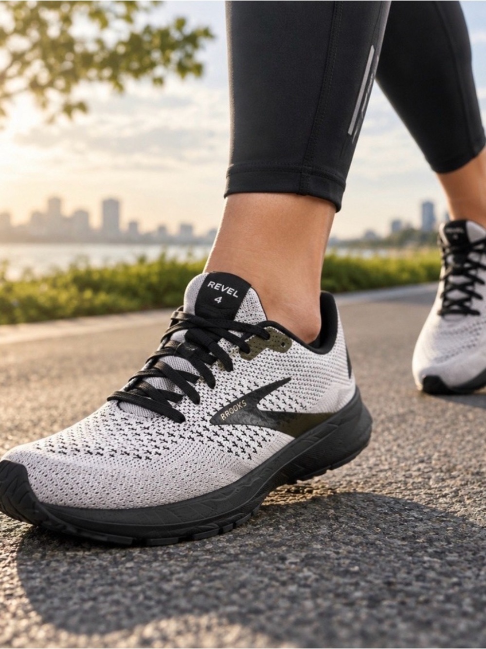 Brooks Revel 4 Women's Running Sneakers - White -gray & Black